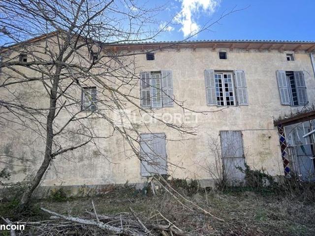Maison 8 pièces 260 m²