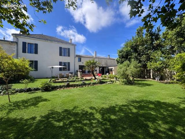 Maison 8 pièces 260 m²