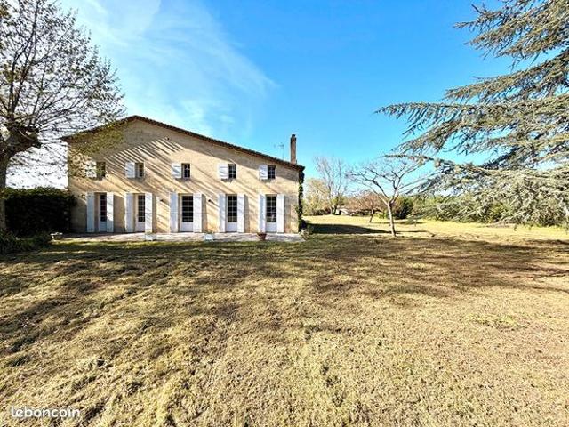 Maison 8 pièces 260 m²