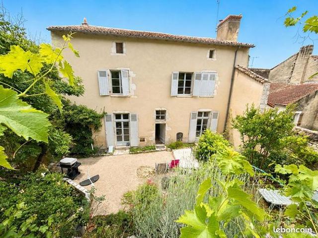 Maison 8 pièces 260 m²