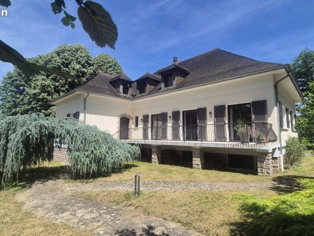Maison 8 pièces 260 m²