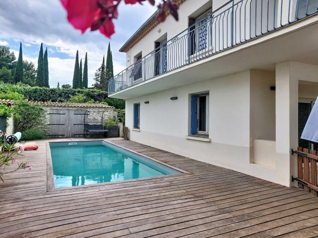 Maison 8 pièces 260 m²