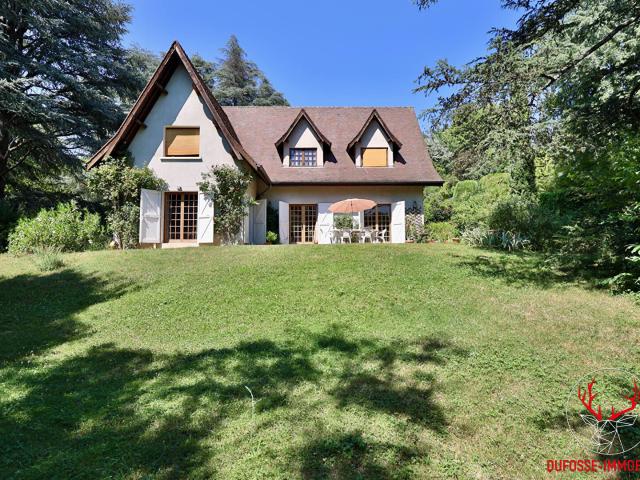 Maison 8 pièces 260 m²