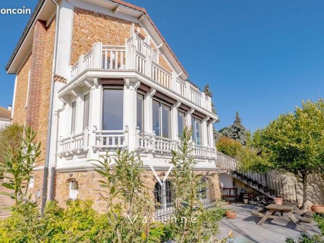 Maison 8 pièces 220 m²