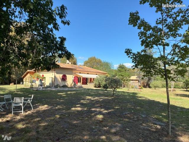 Maison 8 pièces 260 m²