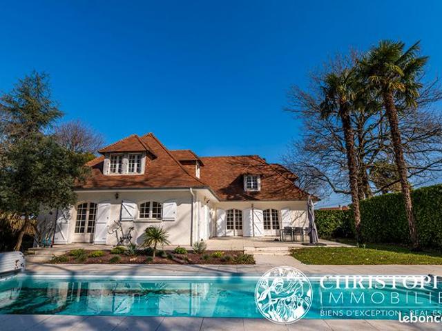 Maison 8 pièces 260 m²