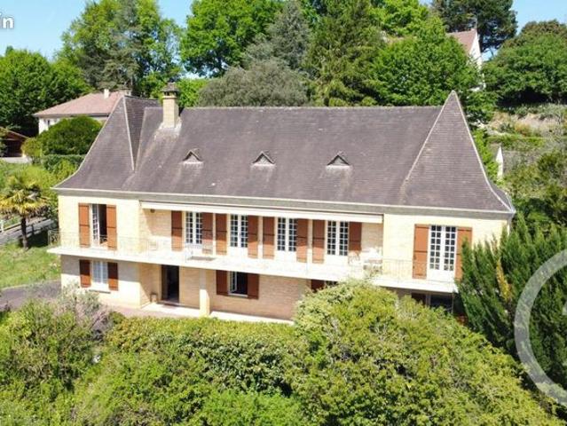 Maison 8 pièces 260 m²