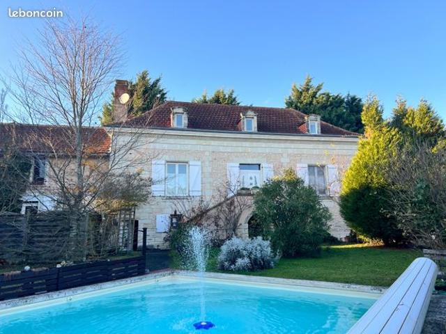 Maison 8 pièces 260 m²