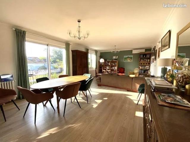 Maison 8 pièces 260 m²