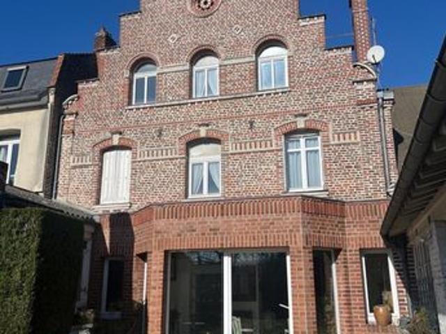 Maison 8 pièces 260 m²