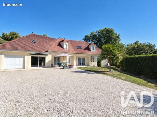 Maison 8 pièces 260 m²