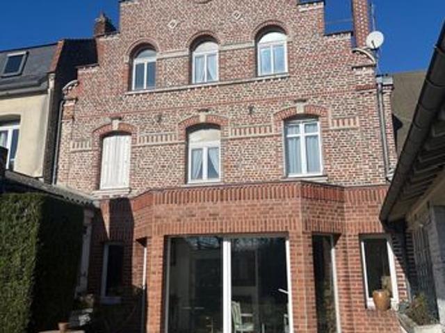 Maison 8 pièces 260 m²