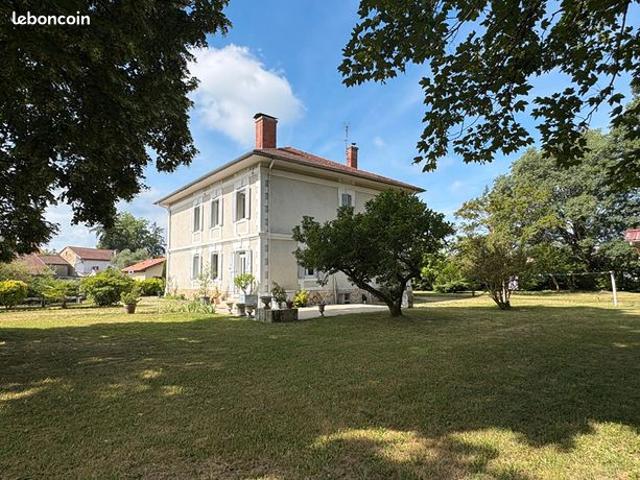 Maison 8 pièces 260 m²