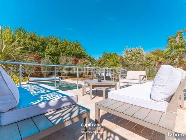 Maison 8 pièces 260 m²