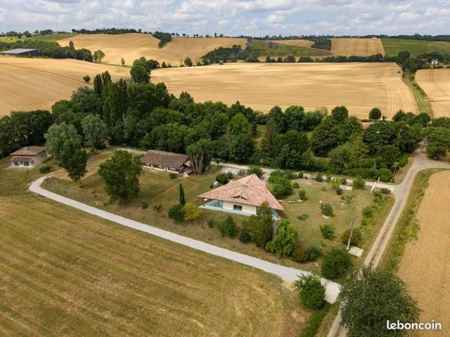 Maison 8 pièces 260 m²