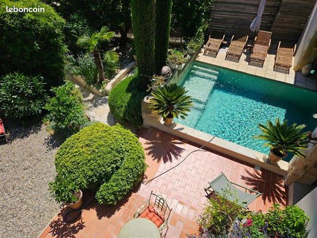 Maison 8 pièces 260 m²