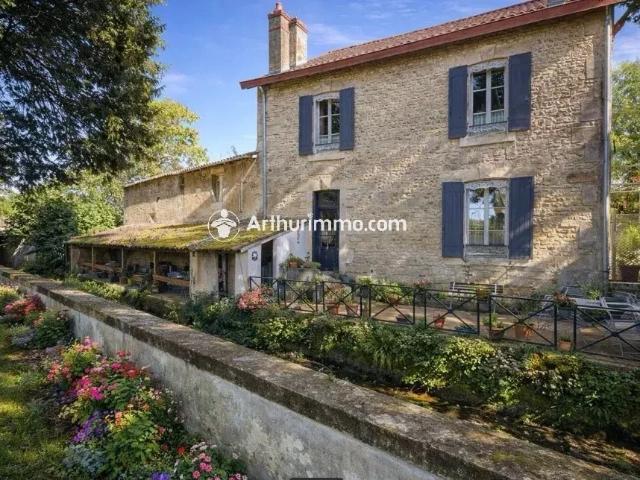 Maison 8 pièces 260 m²