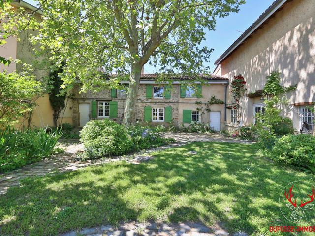 Maison 8 pièces 260 m²