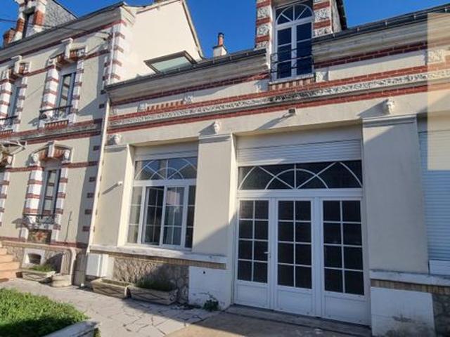 Maison 8 pièces 260 m²