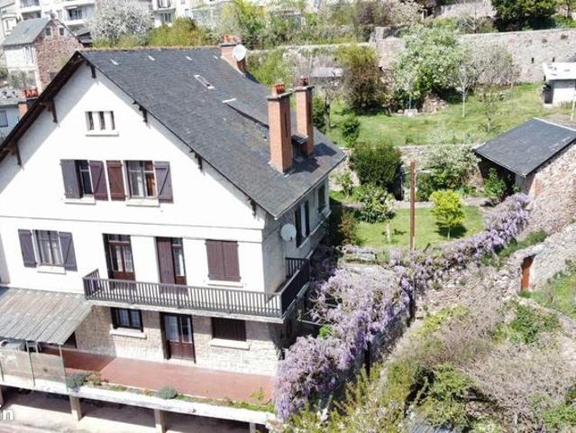 Maison 8 pièces 260 m²