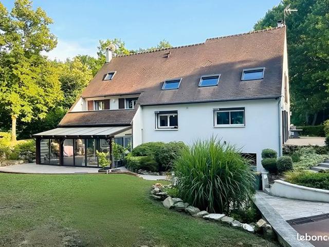 Maison 8 pièces 260 m²