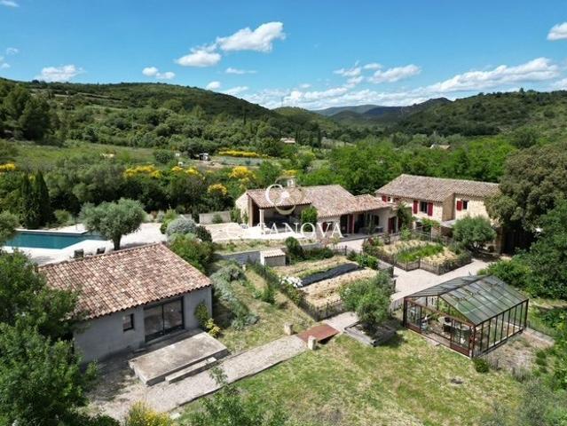 Maison 8 pièces 260 m²