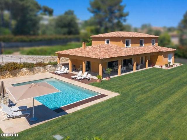 Maison 8 pièces 260 m²