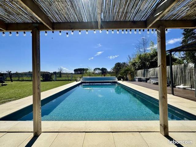 Maison 8 pièces 260 m²