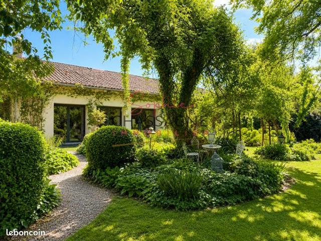 Maison 8 pièces 260 m²