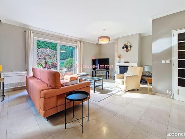 Maison 8 pièces 260 m²