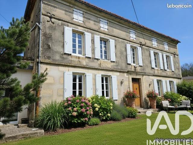 Maison 8 pièces 260 m²