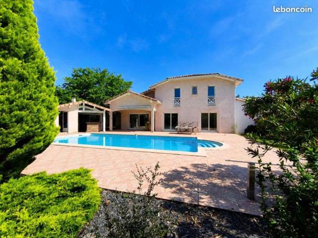 Maison 8 pièces 260 m²
