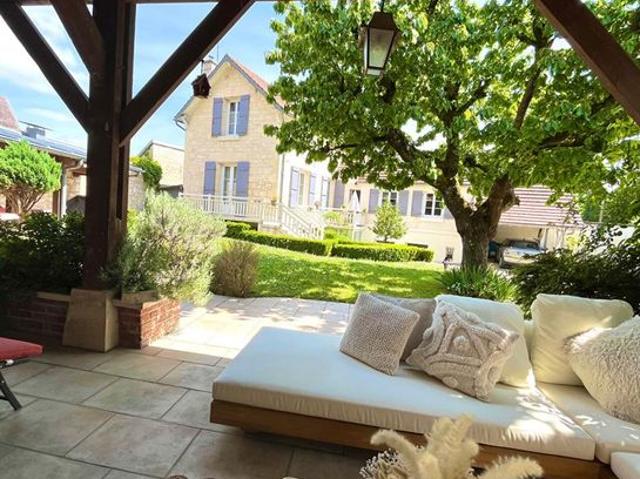 Maison 8 pièces 260 m²