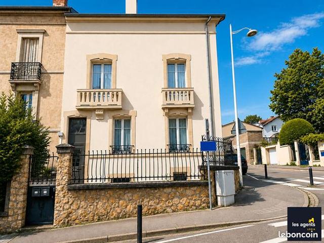 Maison 8 pièces 260 m²