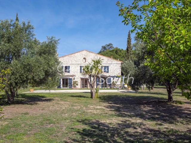 Maison 8 pièces 260 m²