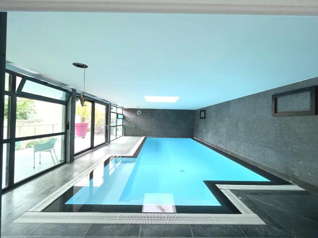 Maison 8 pièces 260 m²