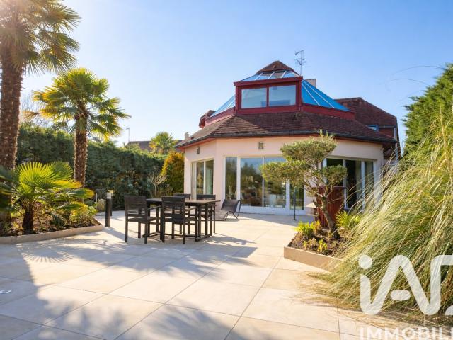 Maison 8 pièces 260 m²