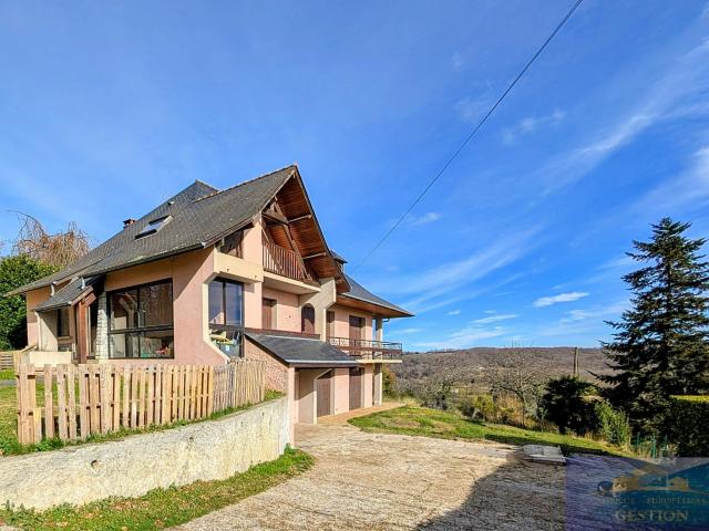 Maison 8 pièces 260m2