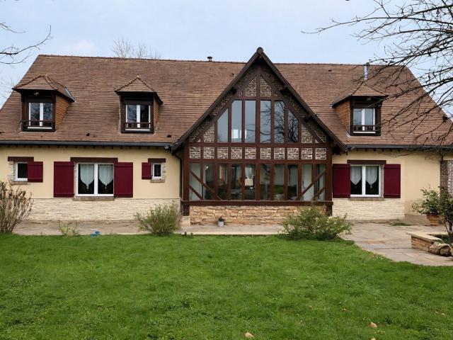 Maison 8 pièces 261 m²