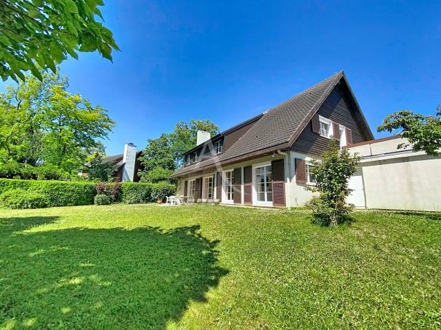 Maison 8 pièces 261 m²