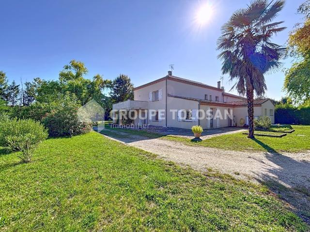 Maison 8 pièces 261 m²