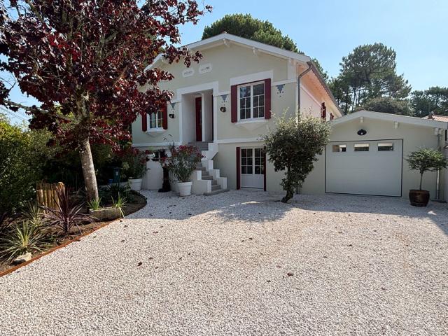 Maison 8 pièces 261 m²