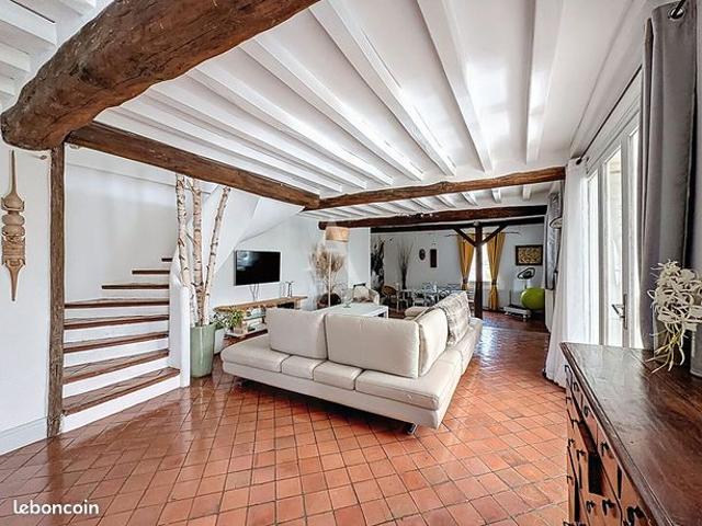 Maison 8 pièces 261 m²