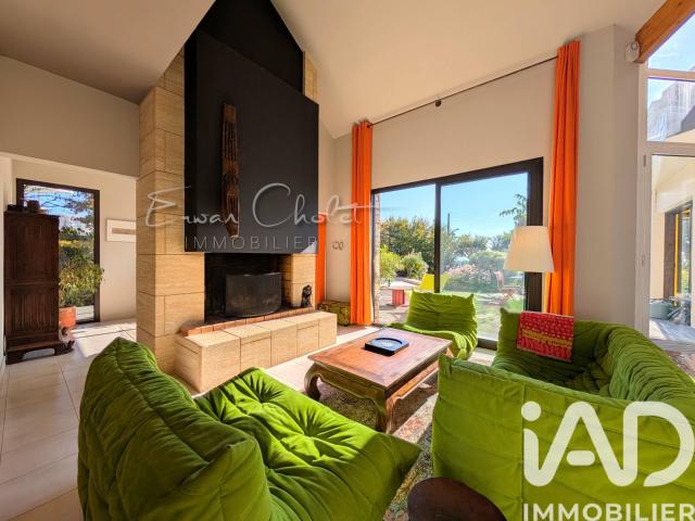 Maison 8 pièces 261 m²