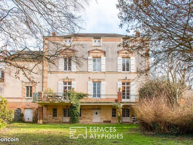 Maison 8 pièces 261 m²