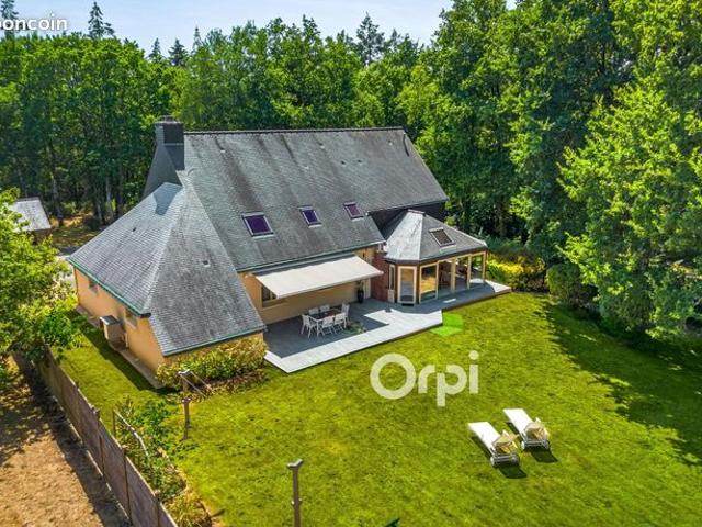 Maison 8 pièces 261 m²