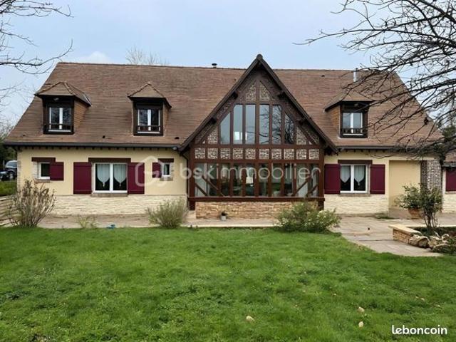 Maison 8 pièces 261 m²