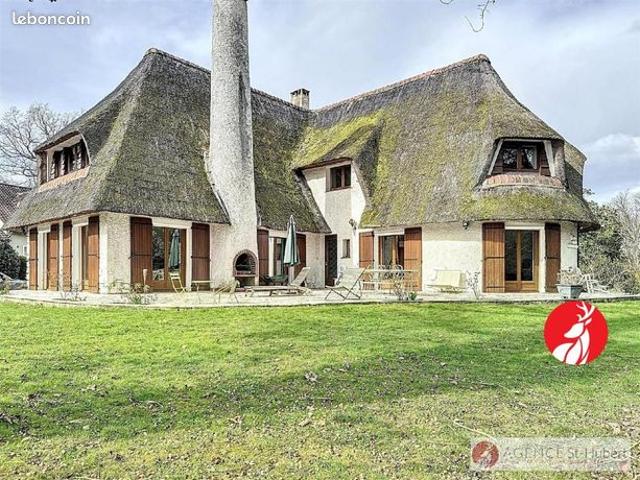 Maison 8 pièces 261 m²