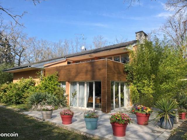 Maison 8 pièces 261 m²