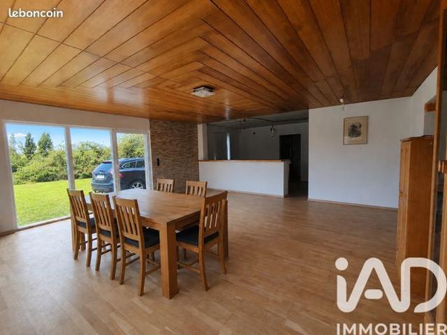 Maison 8 pièces 261 m²
